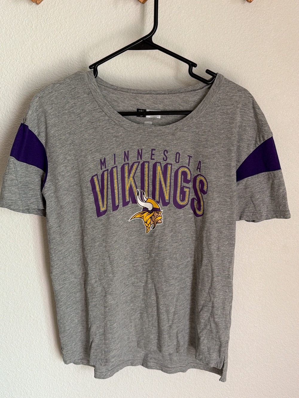 Minnesota Vikings Football Women's Gray Short Sleeve Tee Shirt - Size Small